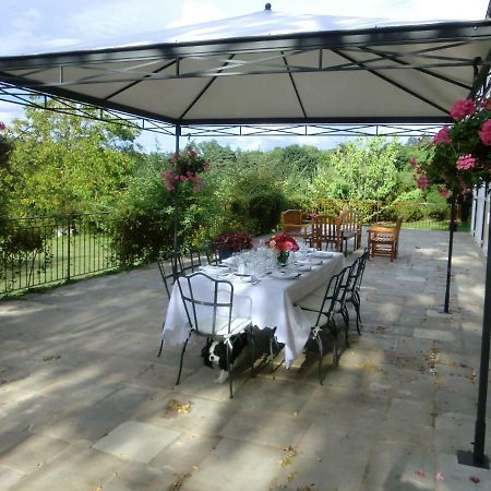 Le Petit Manoir Des Bruyeres Bed & Breakfast Villefargeau Exterior foto
