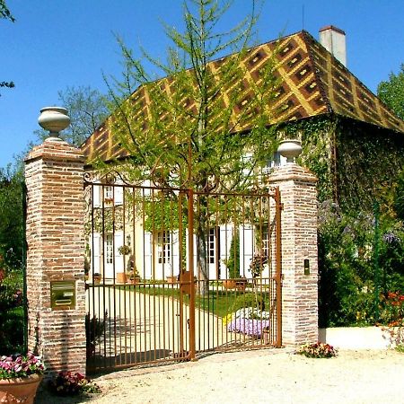 Le Petit Manoir Des Bruyeres Bed & Breakfast Villefargeau Exterior foto