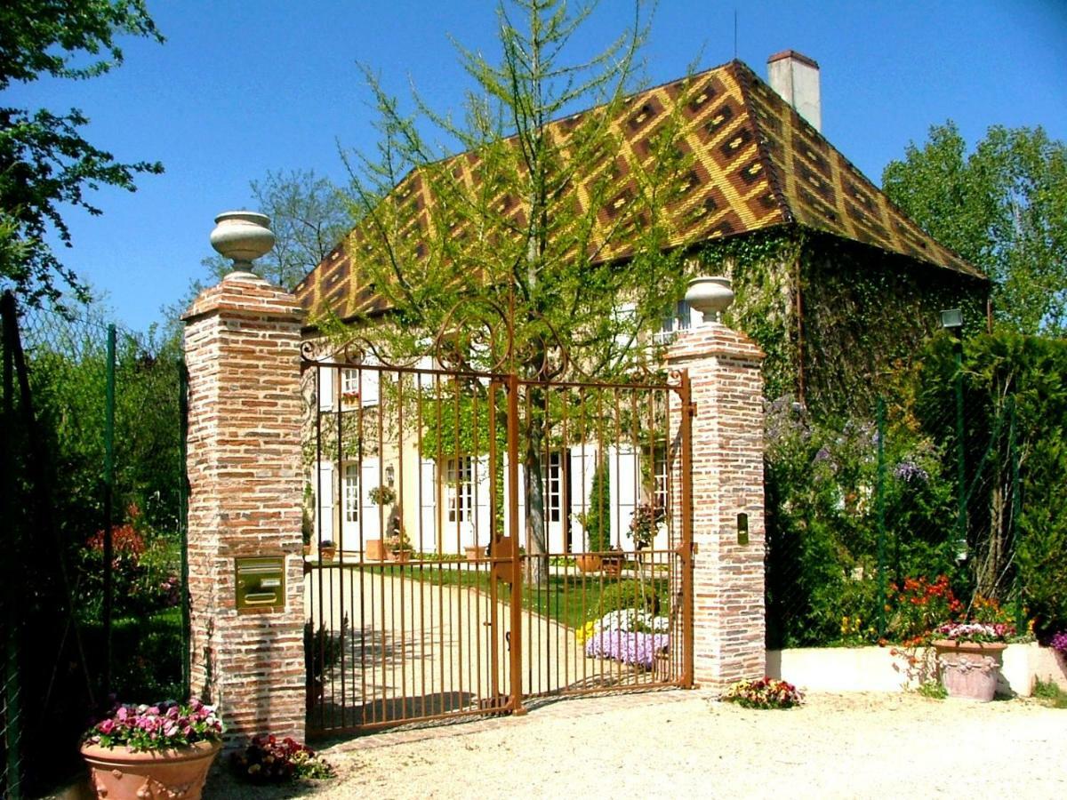 Le Petit Manoir Des Bruyeres Bed & Breakfast Villefargeau Exterior foto